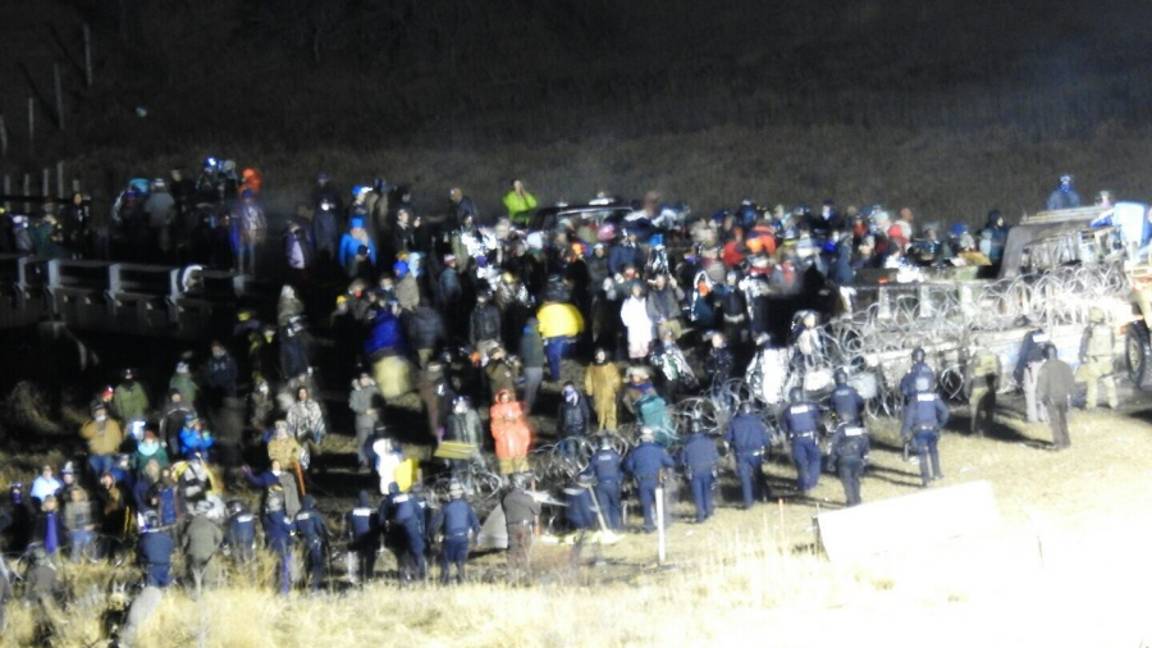 $!Violentas manifestaciones contra oleoducto de Dakota del Norte