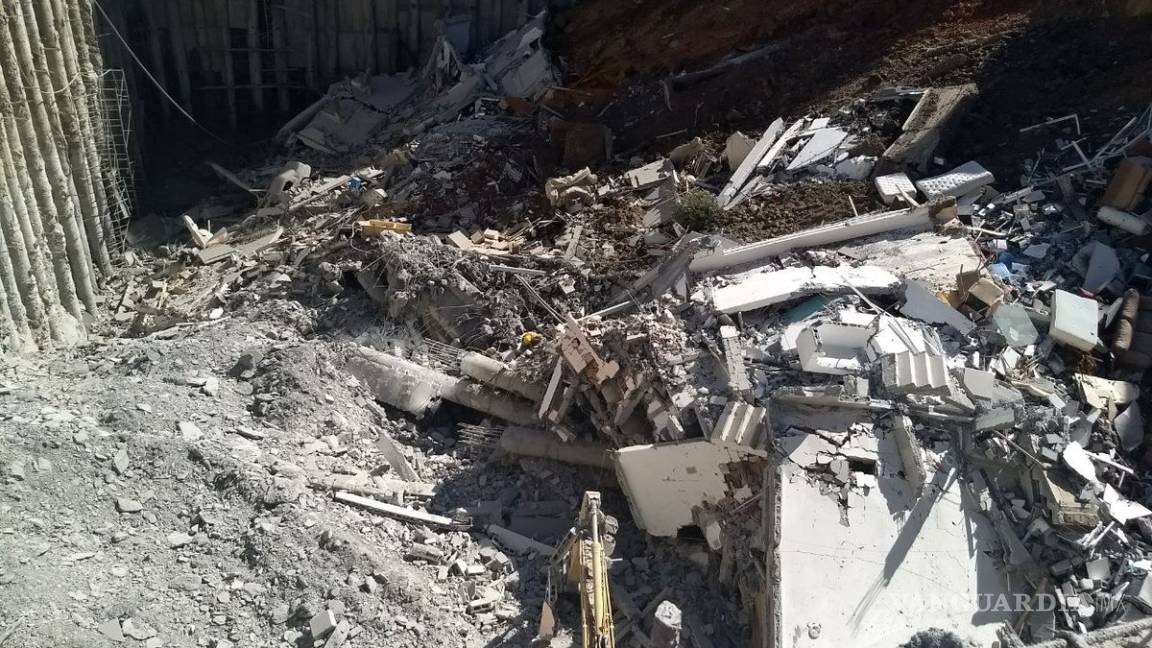 $!Derrumbe en casas de Monterrey deja una persona muerta, otra herida y una desaparecida