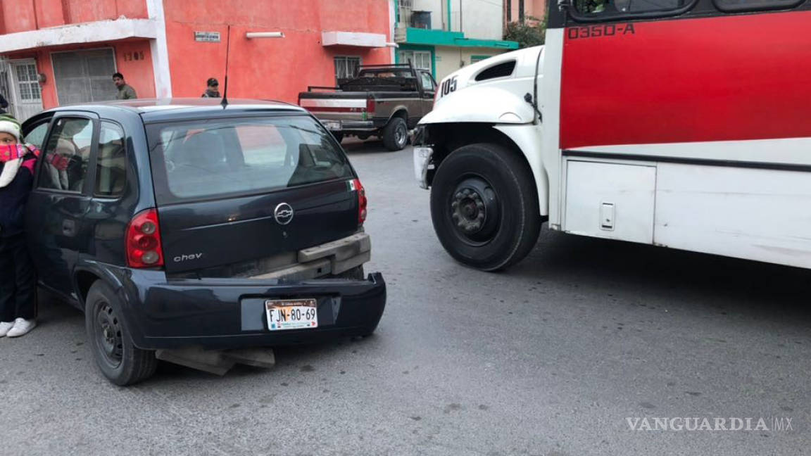 Por desesperado, choca y ya no llega a la escuela en colonia de Saltillo