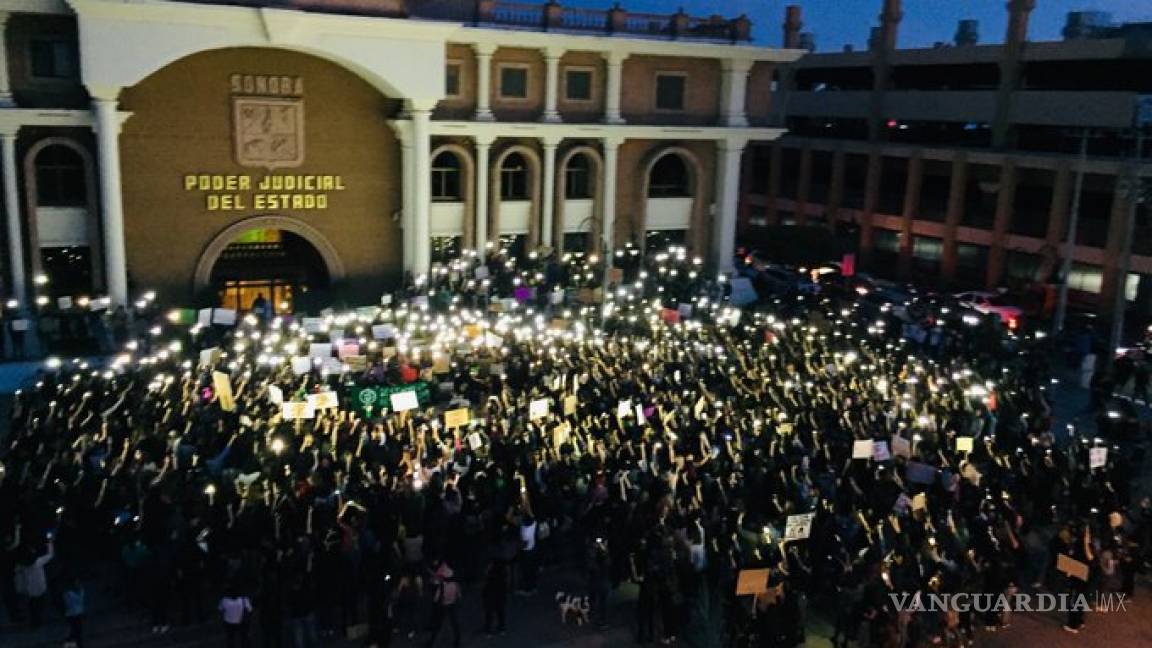 Protesta feminista termina con incendio al interior del Poder Judicial de Sonora