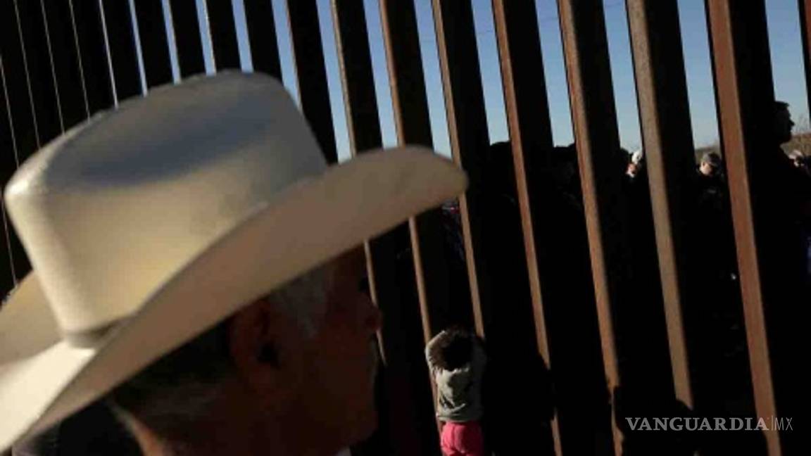 $!Derriban los prototipos del muro fronterizo de Trump