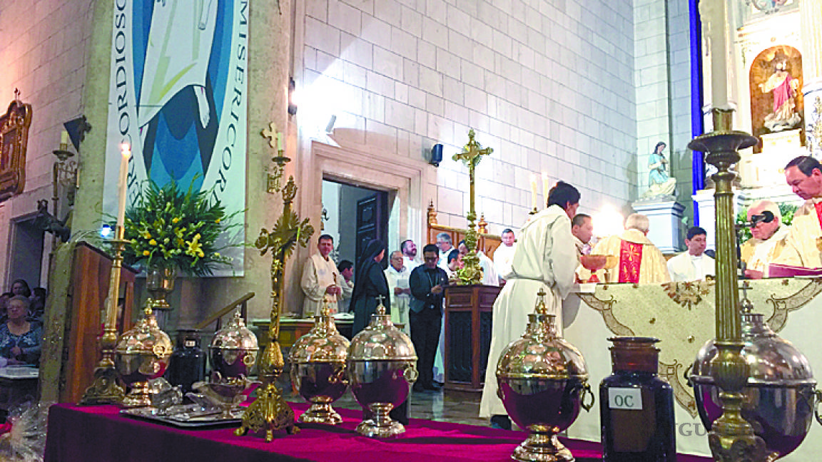 Peregrinan y renuevan votos 120 sacerdotes de la Diócesis de Saltillo