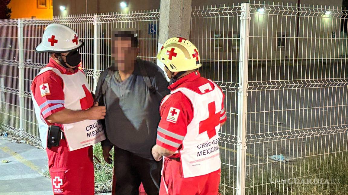 $!El motociclista se negó a ser trasladado a un hospital tras la valoración médica.