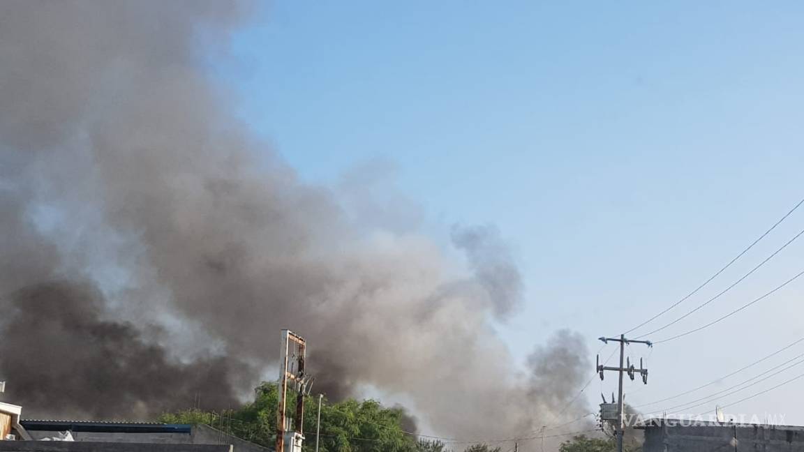 $!Incendio en recicladora de Pesquería, Nuevo León, provoca alarma