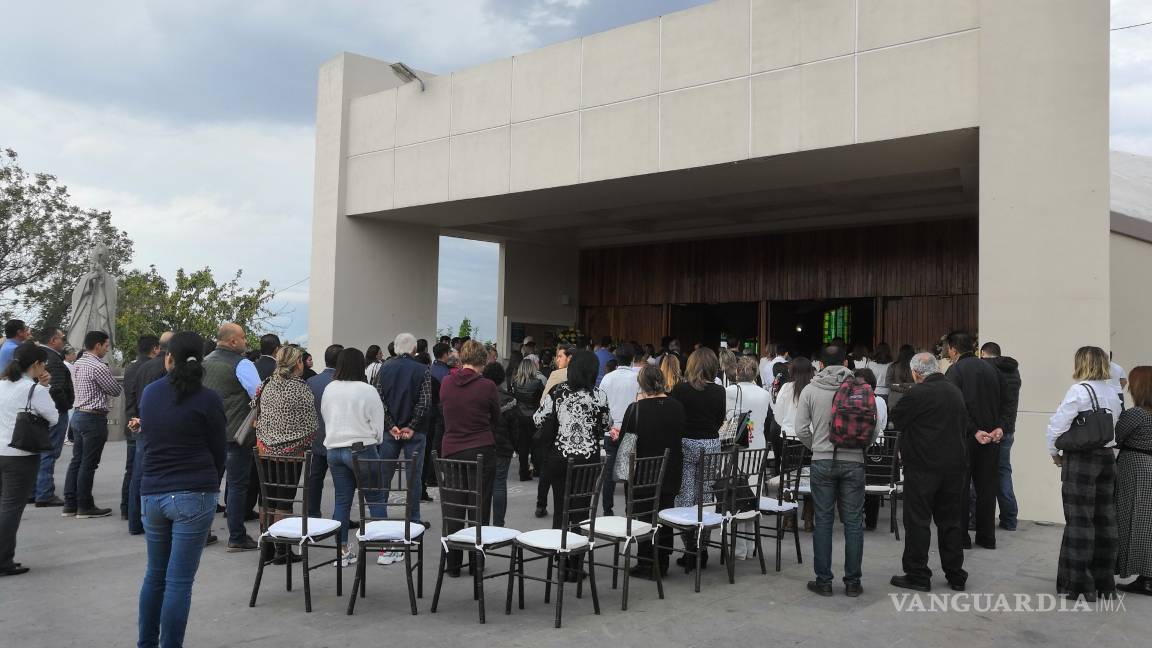 $!Despiden a estudiante asesinado en Nuevo León; Monclova le llora al joven de 23 años