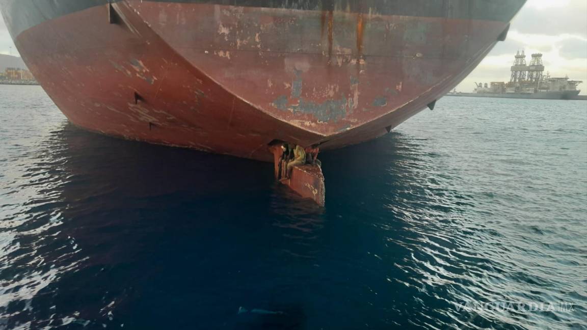 Tres migrantes sobrevivieron 11 días en un timón petrolero con destino a España