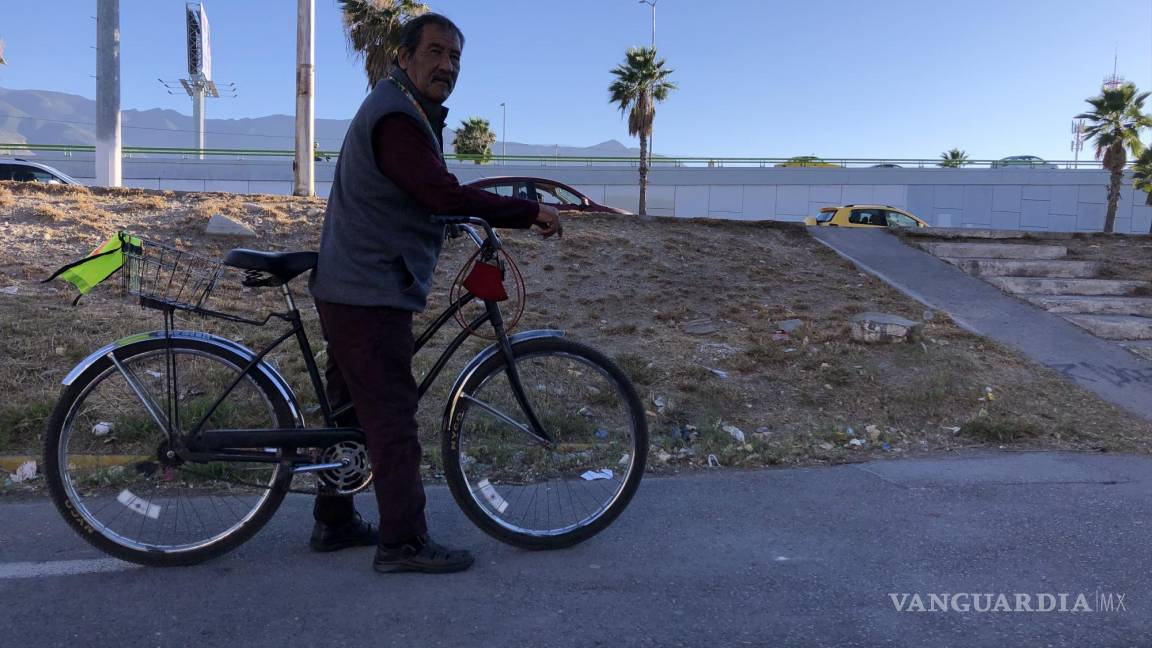 Saltillo: un paseo diario en bici para mantener la salud a los 69 años