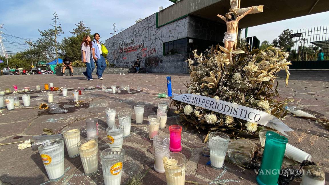 $!CIUDAD DE MÉXICO 16ABRIL2025.- El Parque Bicentenario retomo parcialmente actividades luego de una semana de permanecer cerrado, debido a la muerte de los fotógrafos Berenice y Miguel distante la cobertura del festival Axe Ceremonia. En dicho lugar aún se puede observar a trabajadores desmontando y moviendo estructuras dentro del área. FOTO: ROGELIO MORALES CUARTOSCURO.COM
