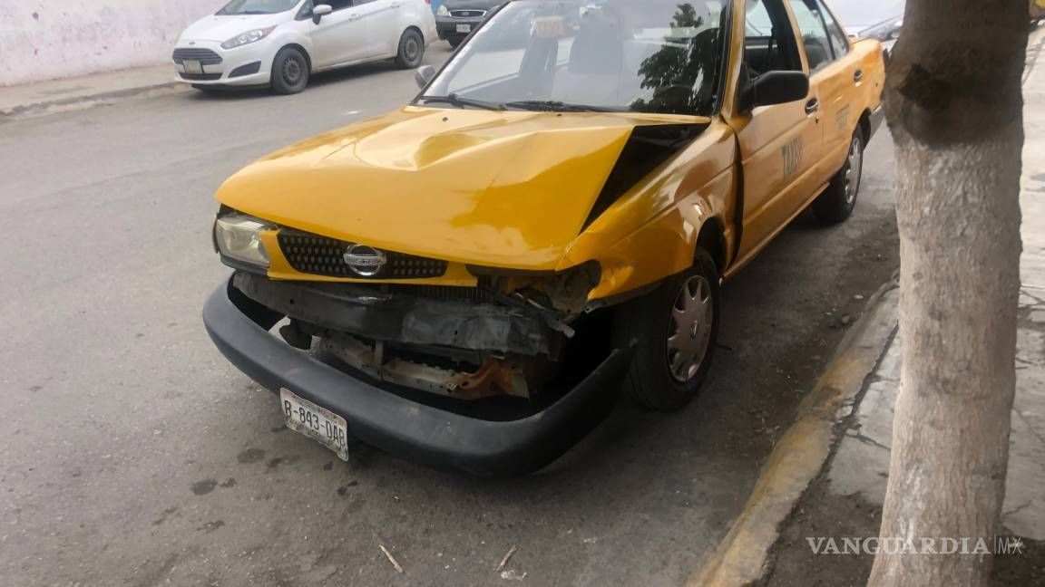 Se lesiona pasajera de taxi tras percance en colonia de Saltillo