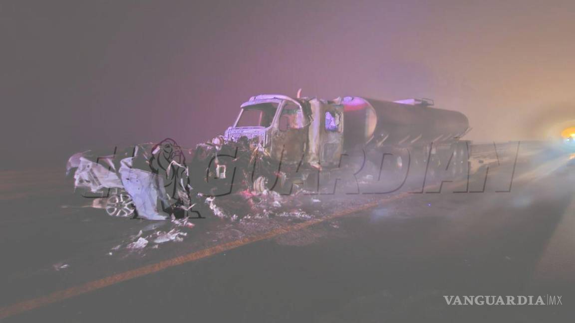 $!La Guardia Nacional acudió al sitio para coordinar el cierre vial y apoyar las labores de los bomberos en el kilómetro 3 de la vía.