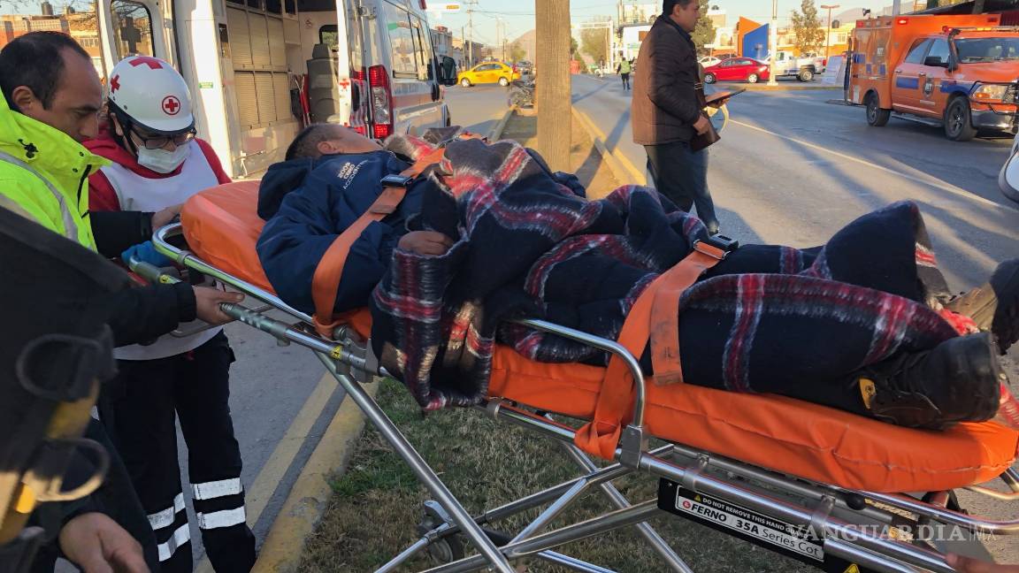 $!Tras sufrir un infarto cerebral, taxista causa carambola en bulevar Coss de Saltillo