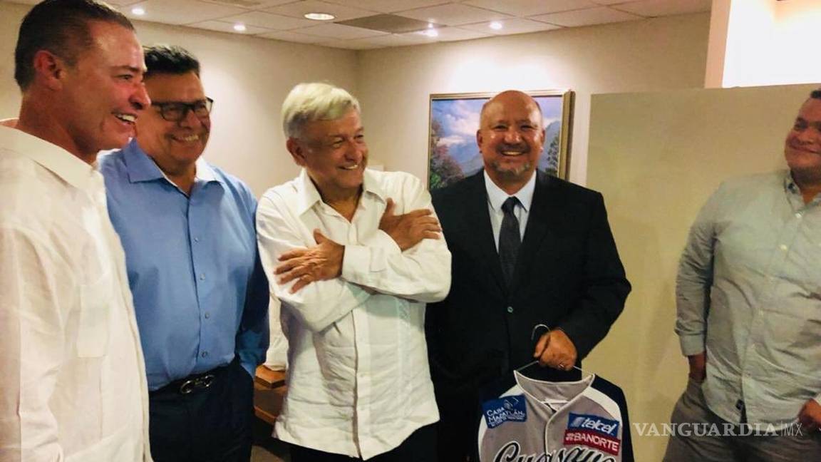 $!Invitan a AMLO a abrir el juego de los Dodgers pero rechaza la invitación por 'estar bateando más de 300' en México