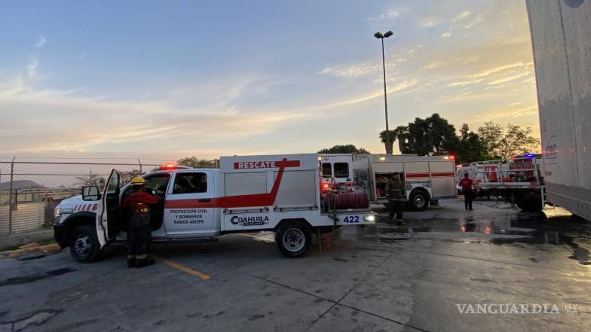 $!Elementos de Protección Civil y Seguridad Pública apoyaron en el acordonamiento de la zona mientras se realizaban las labores de control del fuego.