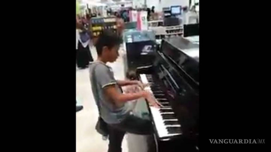 Tienda busca a niño pianista y se vuelve viral en redes