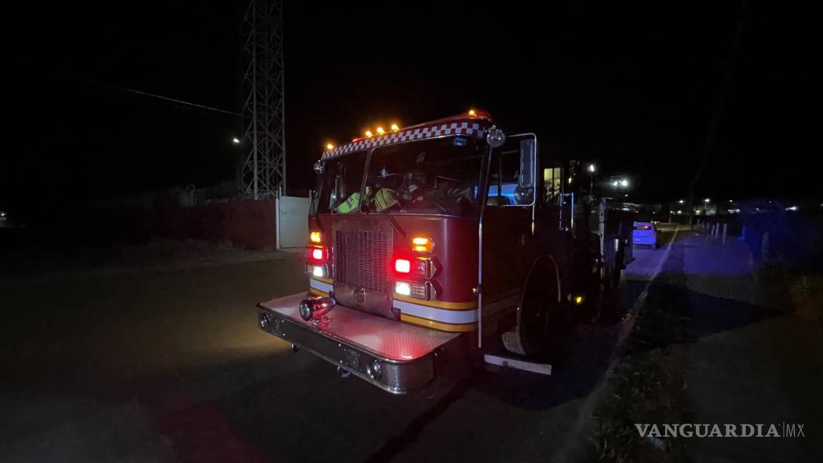 Alarma a vecinos de colonia Loma Linda de Saltillo incendio en terreno baldío