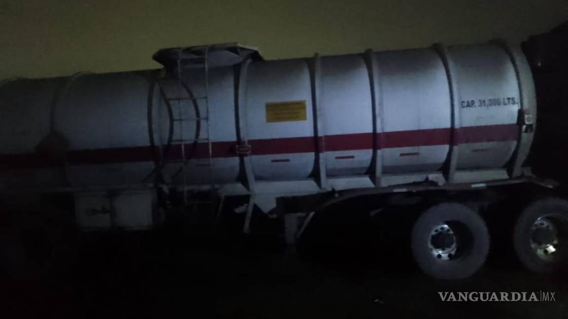 FGR detiene a hombre en Nuevo León con pipa cargada con 62 mil litros de hidrocarburo