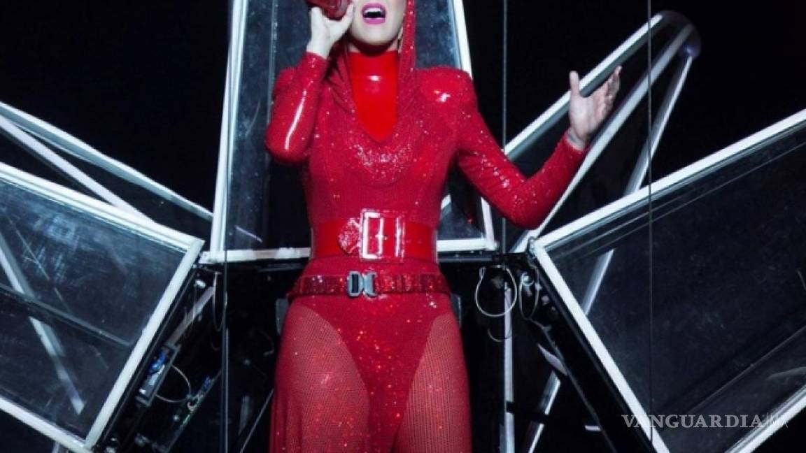 Katy Perry deslumbra en Barcelona con excesivo concierto (Video)