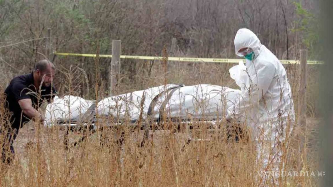 Familia de expolicías escondían un cadáver en su patio