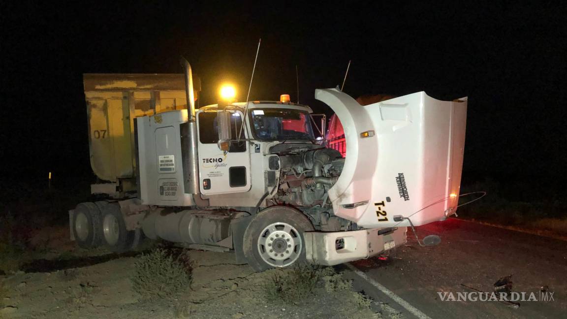 Choque deja al descubierto posible ‘huachicoleo’ en la carretera Saltillo-Torreón; responsables huyen