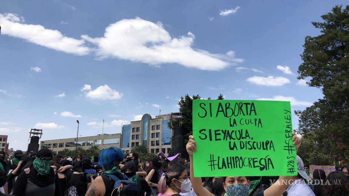 Mujeres exigen despenalizar el aborto, marchan al Zócalo de la CDMX