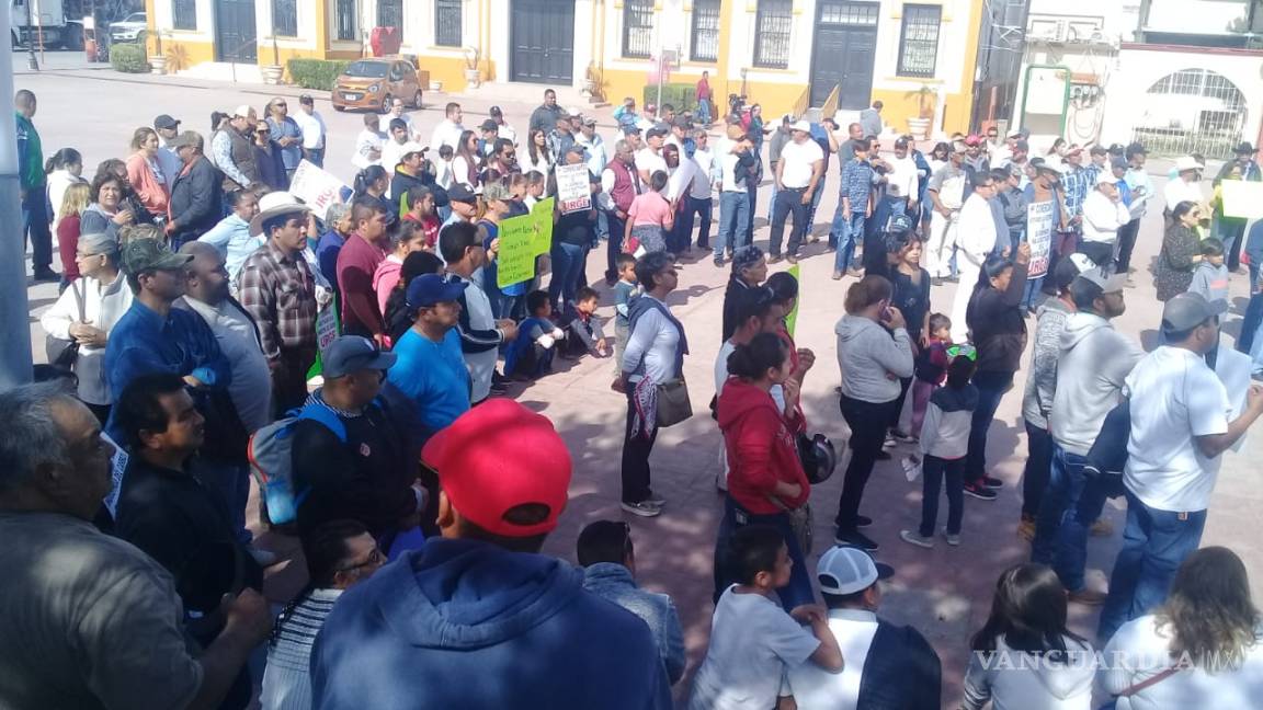 Trabajadores de la industria del carbón realizan marcha pacífica en Sabinas; piden reactivar la economía en la región