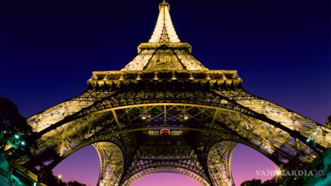 Cierra sus puertas la Torre Eiffel tras protesta