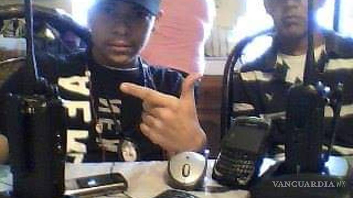 $!'El Brackets'... otro niño sicario de la 'Tropa del Infierno' del Cártel de Noreste se exhibe en camionta blindada (video)