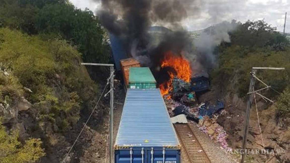 Chocan trenes y provocan incendio en Hidalgo