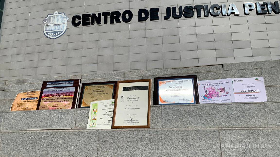 $!Se manifiestan frente al Centro de Justicia Penal por caso de profesor acusado de agresión sexual en Saltillo.