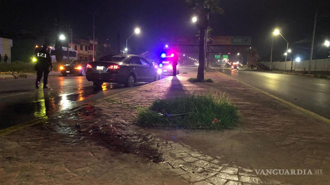 Saltillo: mujer en presunto estado de ebriedad pierde control de su auto y atraviesa camellón; alega falla en los frenos