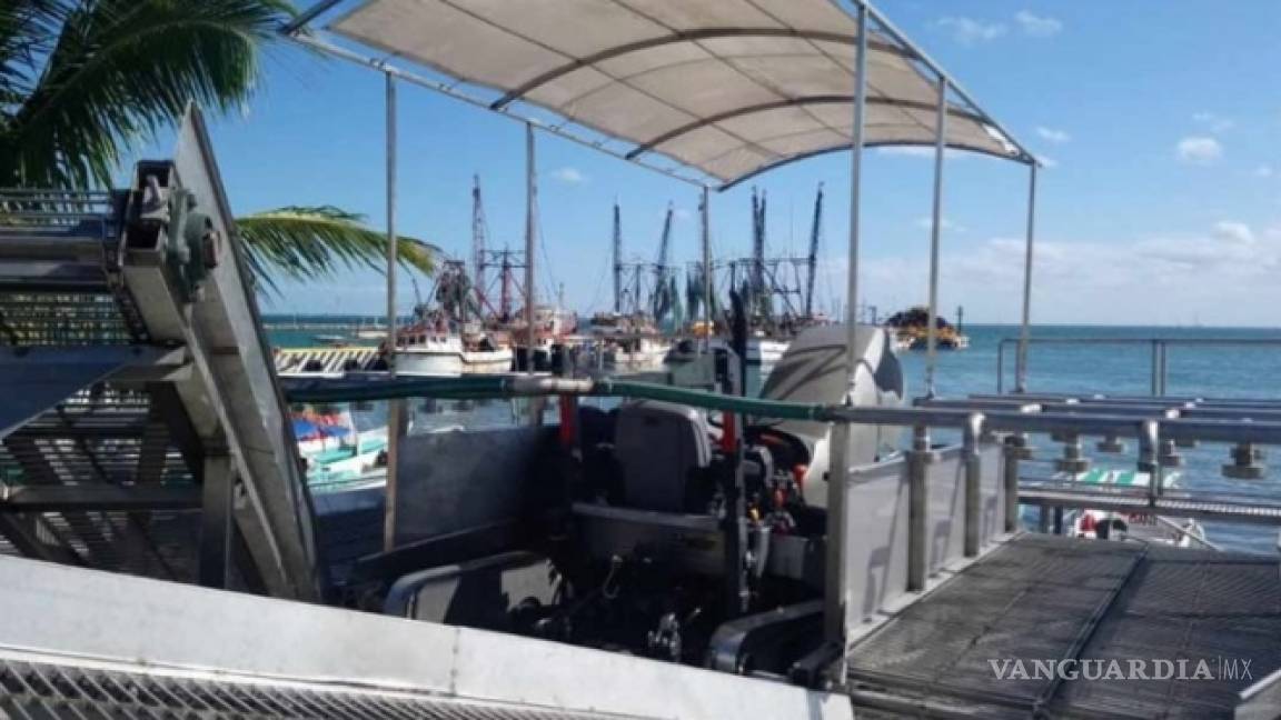 Opera en Cancún barcaza que recolecta 14 toneladas de sargazo por hora