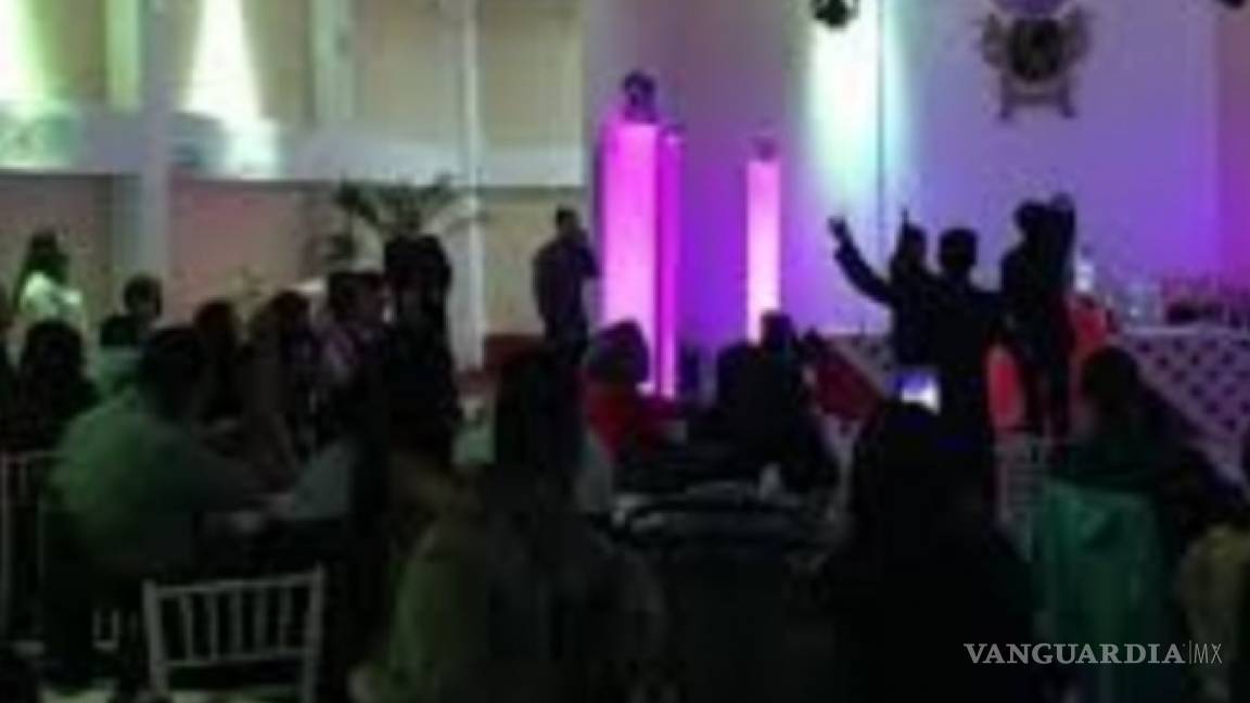 Funcionario se casa y arma fiesta con decenas de invitados en Baja California