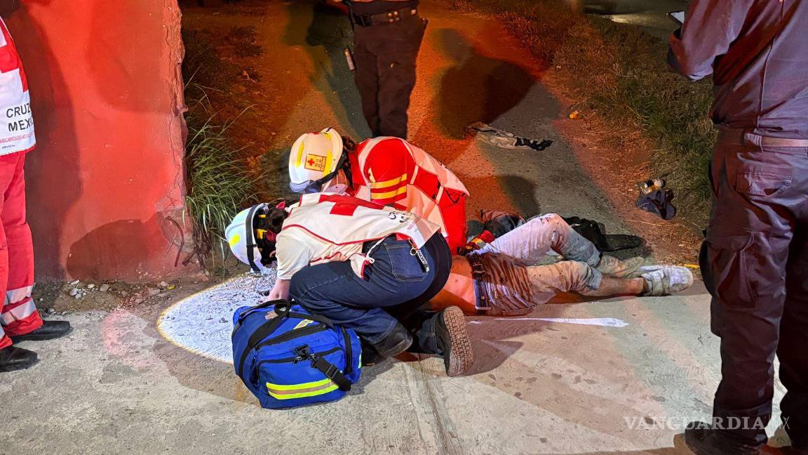 $!Erick Manuel resultó con un fuerte golpe en la cabeza tras caer en la banqueta.