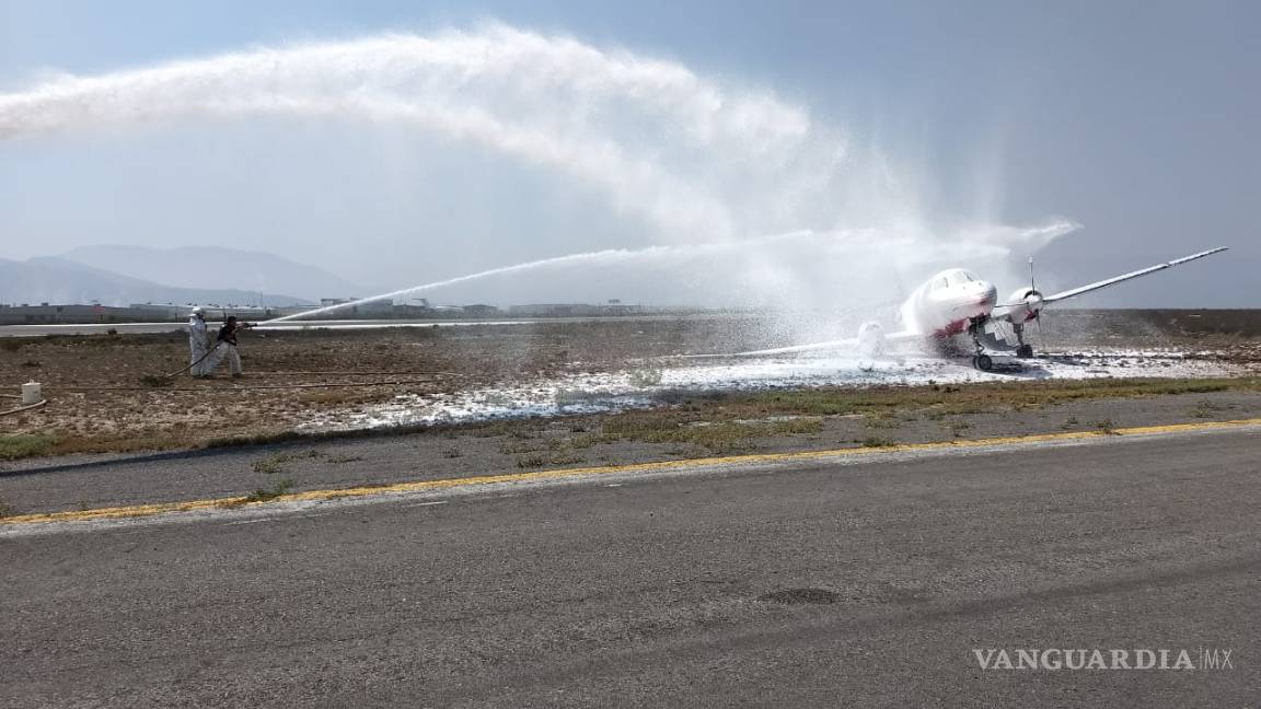$!Se despista avión de carga en el Aeropuerto Plan de Guadalupe de Saltillo; no hay heridos