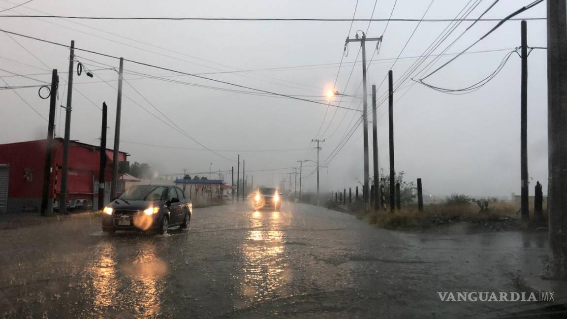 Azota a Saltillo fuerte lluvia; reportan inundaciones y fallas en el servicio eléctrico