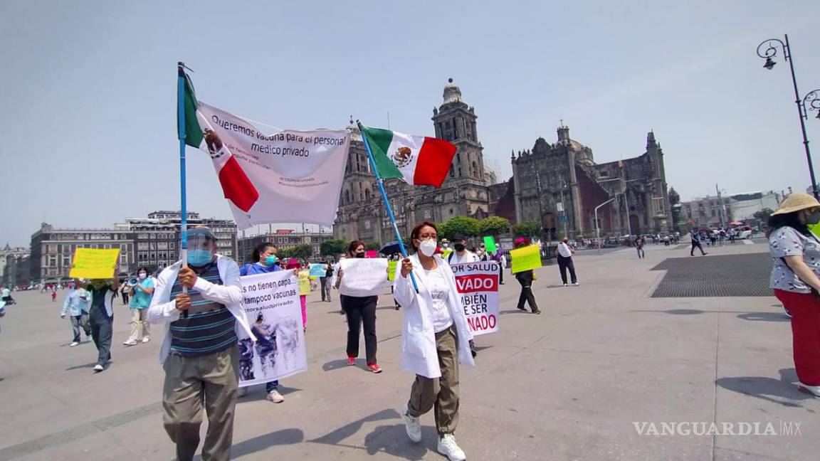 Médicos y personal sanitario privado marchan en la CDMX, exigen ser vacunados contra COVID-19