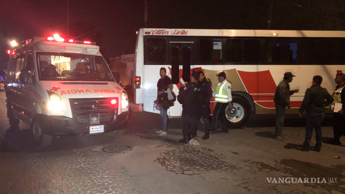 Arrolla camión a joven en Saltillo; lo reportan como grave