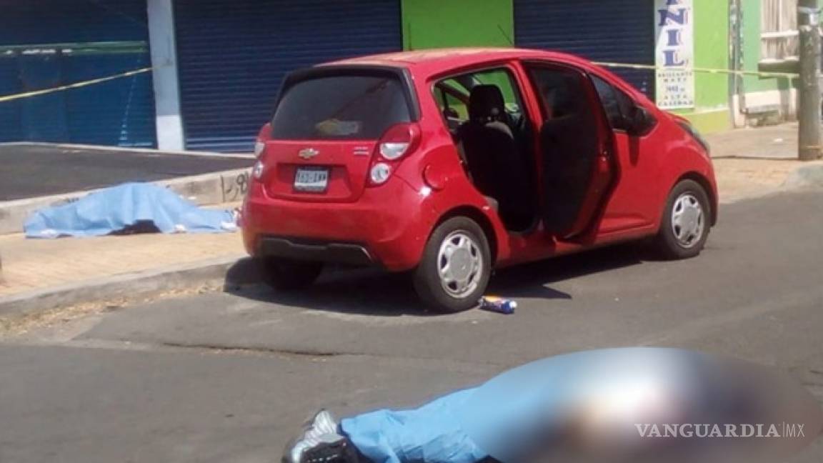 Asesinan a pareja dentro de un automóvil en la CDMX