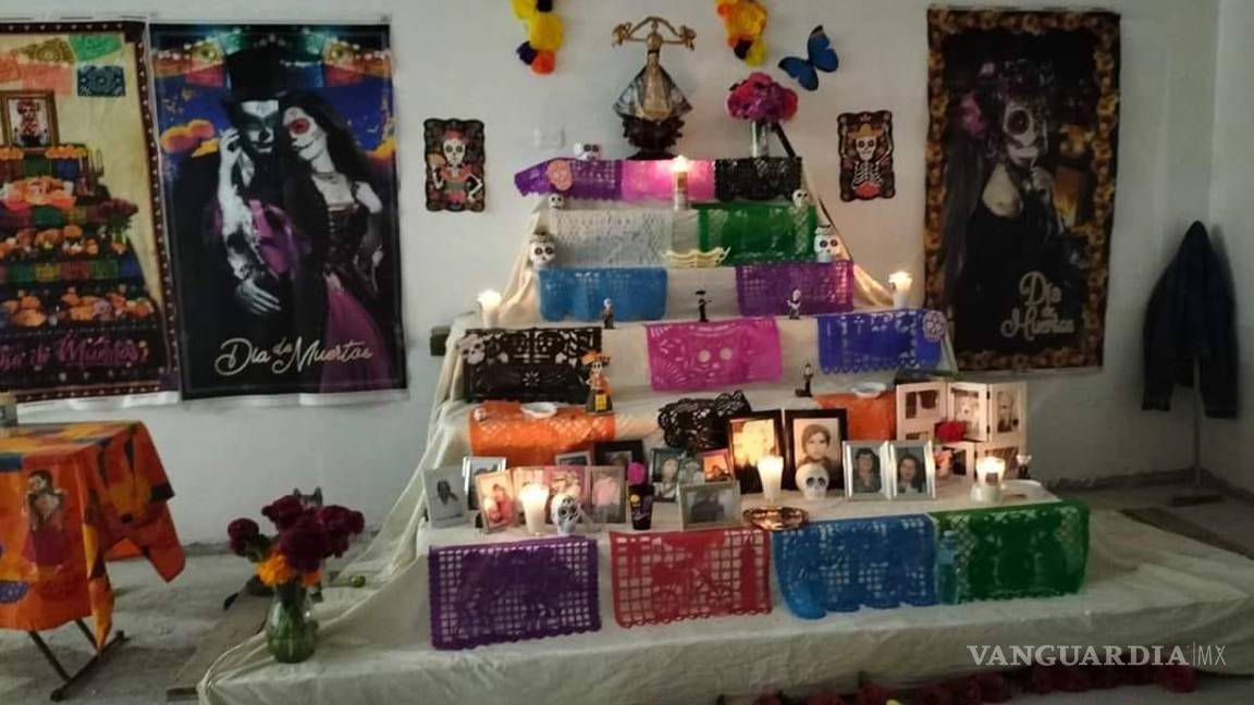 $!¿Ya viste estos altares en Saltillo? Dedicados a familiares, Walt Disney, Juan Gabriel, Cri-Cri y más (Fotos)