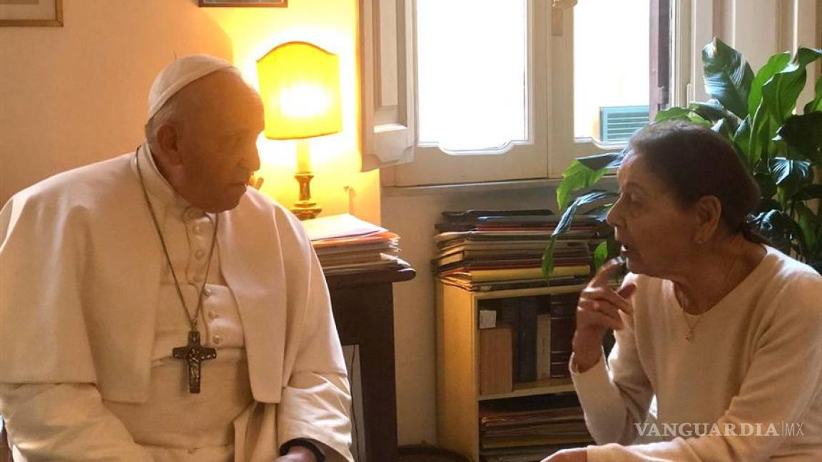 Superviviente del Holocausto recibe la visita en su casa del Papa Francisco