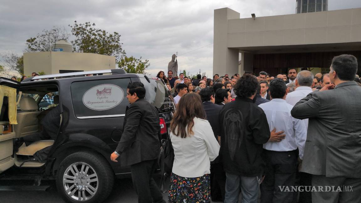 $!Despiden a estudiante asesinado en Nuevo León; Monclova le llora al joven de 23 años