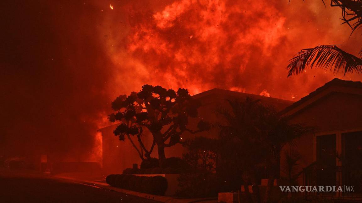 ‘Era una escena bíblica’: La ceniza y las llamas alteran por completo la vida en el sur de California