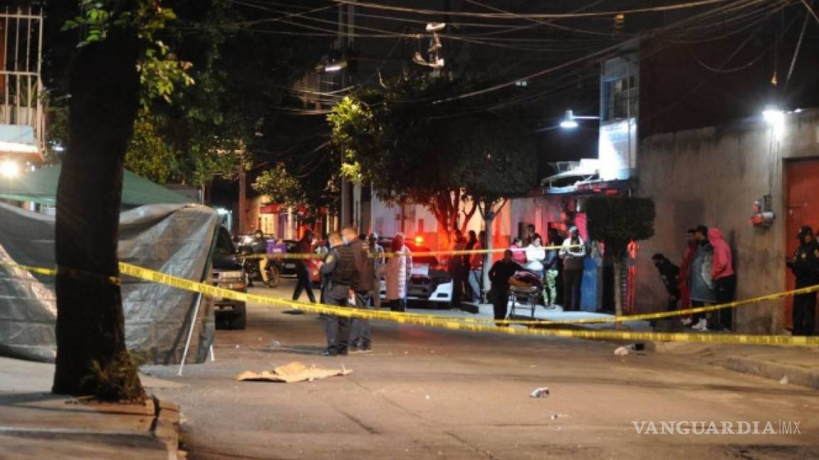 Comando irrumpe a balazos en 'chelería' de Azcapotzalco; hay seis muertos