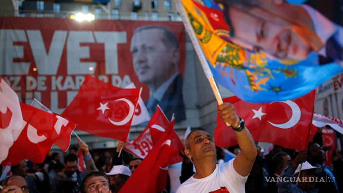 Presidente Erdogan gana referendo en Turquía; oposición impugnará
