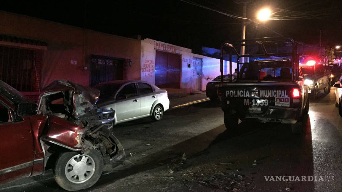 Ebrios destrozan patrulla al escapar en la Zona Centro de Saltillo