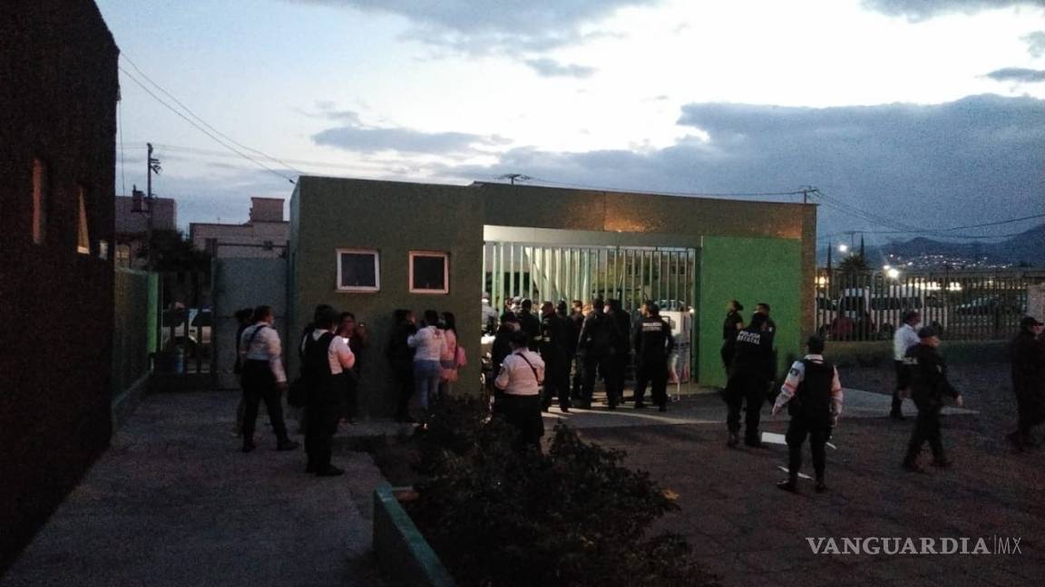Irrumpen en hospital de Ecatepec y agreden a médicos, enfermeras y guardias; encuentran a sus familiares sin vida