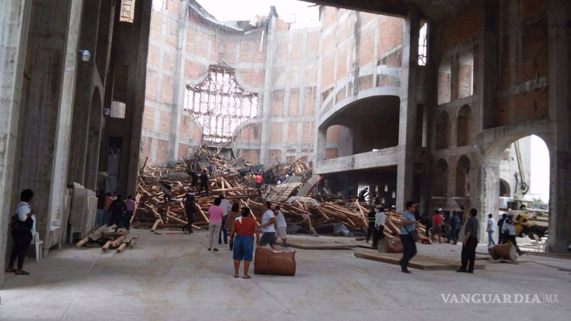 $!Cuatro muertos tras derrumbe en catedral de Tuxtepec, Oaxaca