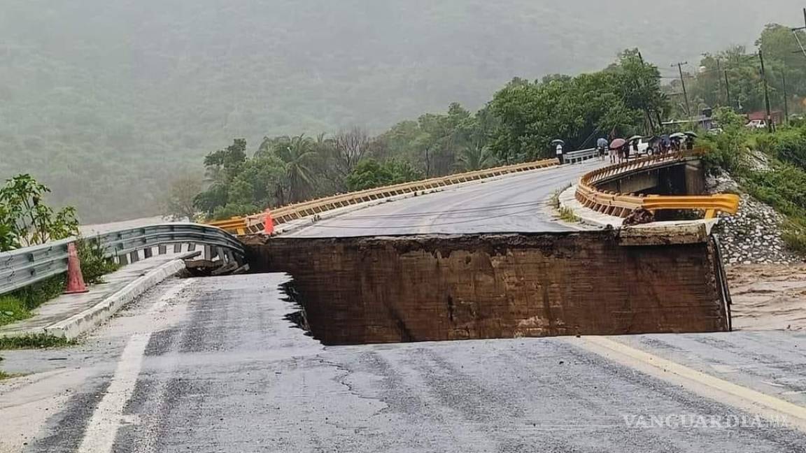 Acapulco prácticamente aislado; aeropuerto solo recibe vuelos de emergencia y hay 9 autopistas cerradas