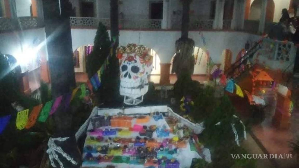 $!¿Ya viste estos altares en Saltillo? Dedicados a familiares, Walt Disney, Juan Gabriel, Cri-Cri y más (Fotos)