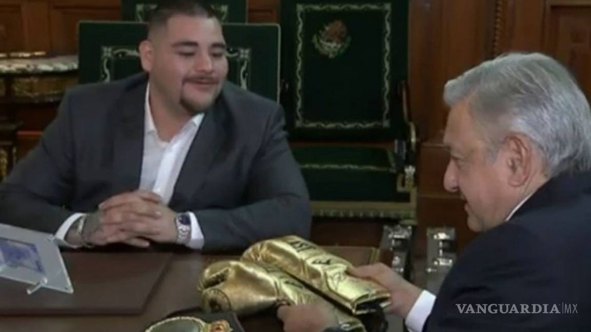 López Obrador recibe al campeón mexicano Andy Ruiz en Palacio Nacional